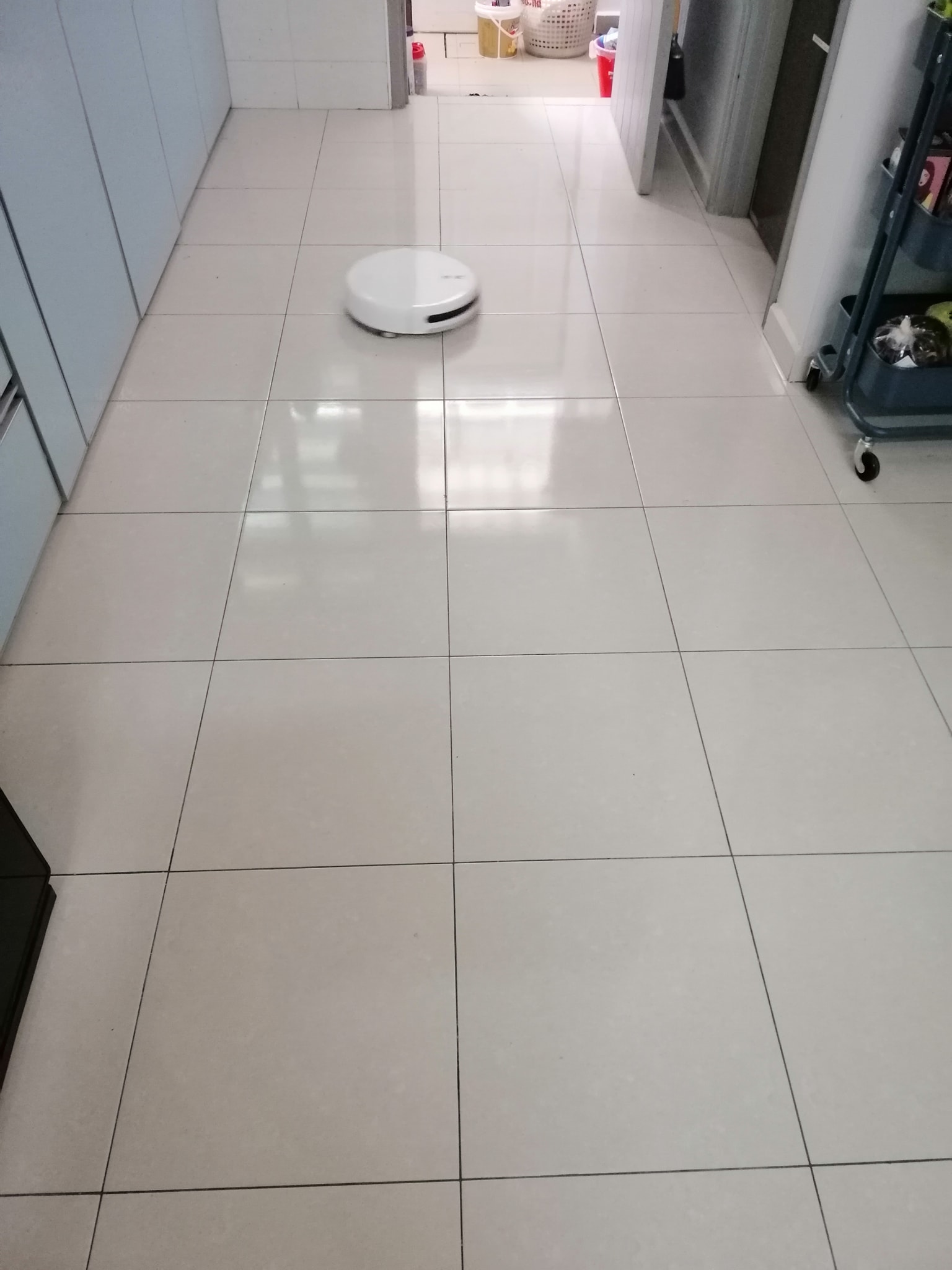 Individu Ini Kongsi Cara Robot Vacuum Bersihkan &#038; Mop Rumah Jadi Licin Berkilat