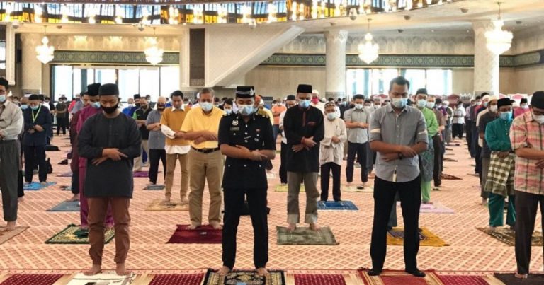 Solat Jumaat & Solat Jemaah Di Masjid Seluruh Wilayah Persekutuan Kini Dibenarkan