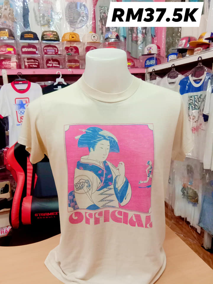 Dah Namanya Rezeki, Peniaga Bundle Berjaya Jual T-Shirt ‘Lusuh’ Dengan Harga RM37,500