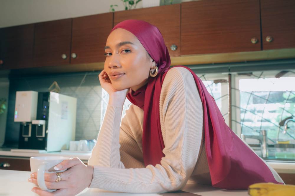 Dari KL Ke Los Angeles, Tiru Gaya Yuna Dengan 4 Hijab Box Ini