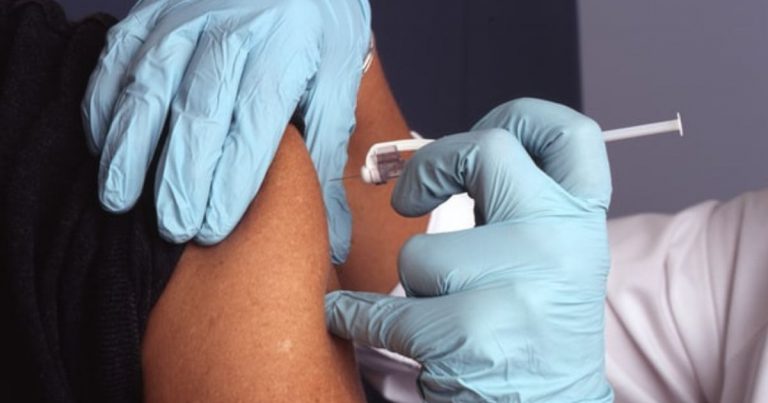 Kalau Dah Positif COVID-19 Perlu Ambil Vaksin Lagi Ke? Doktor Ini Beri Penjelasan