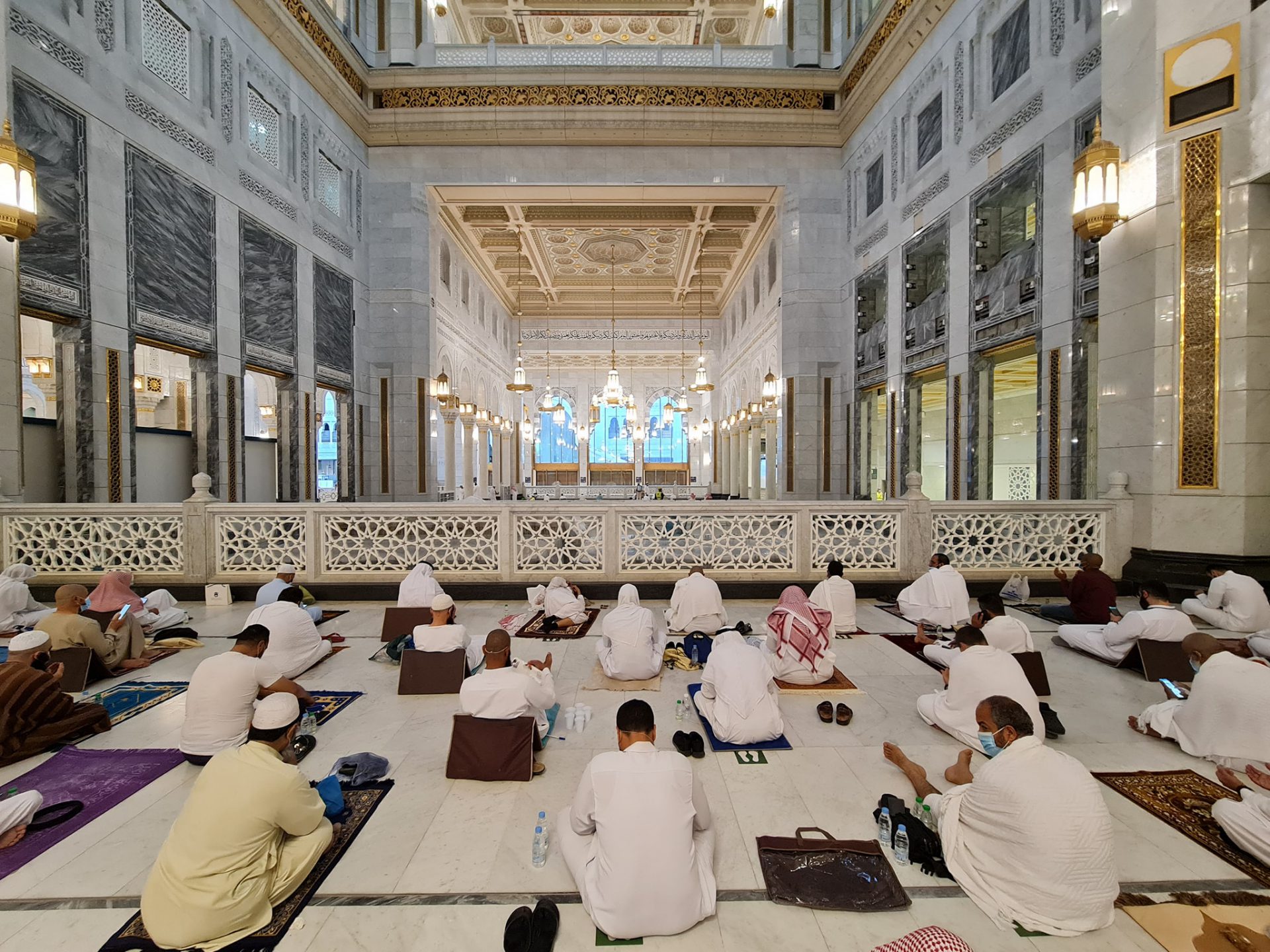 Lelaki Ini Kongsi Pengalaman Pertama Solat Tarawih Di Masjidil Haram Ketika Pandemik