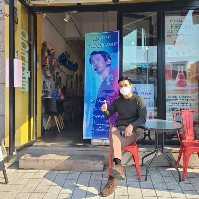 Tidak ‘Awkward’ Pun Dikelilingi Wajah Sendiri, Choi Siwon Hargai ELF Rai Hari Jadinya