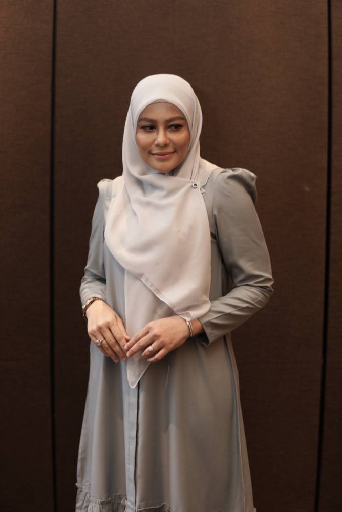 Inspirasi Fesyen Muslimah Indonesia Jadi Keunikan Koleksi Pertama FarahAlya