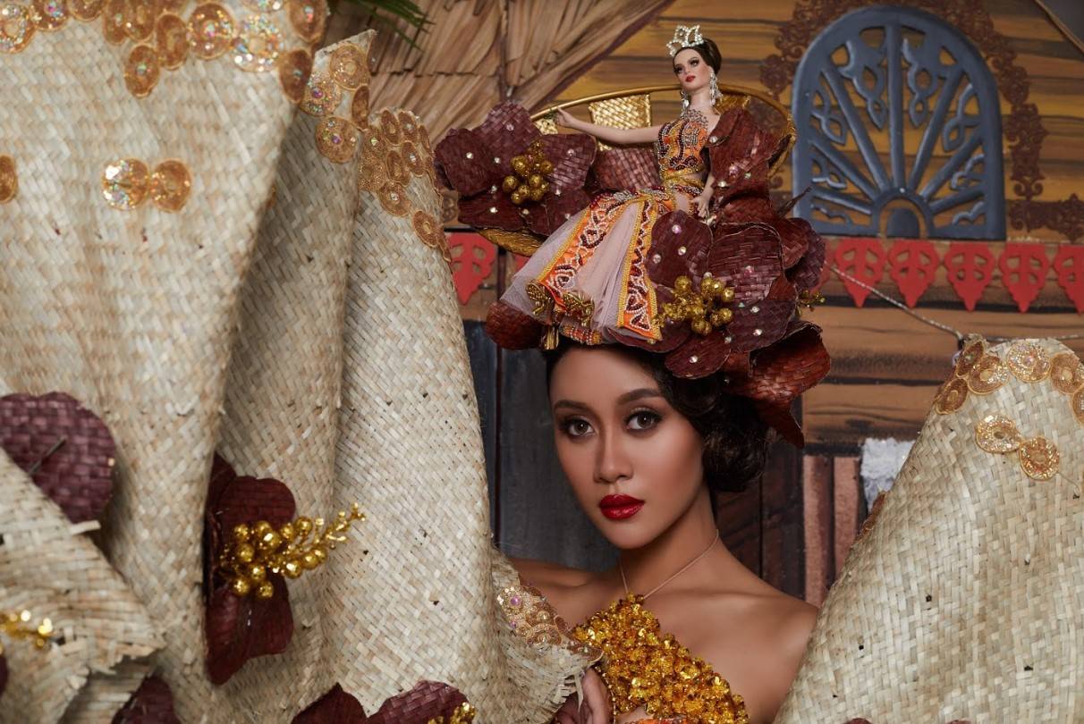 Wakil Malaysia Bakal ‘Angkut’ Rumah Kampung Ke Miss Universe 2020