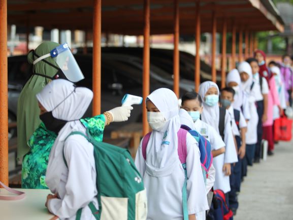 20 Kluster Pendidikan Dikenal Pasti Oleh KKM, Netizen Saran Guru Terima Suntikan Vaksin Segera